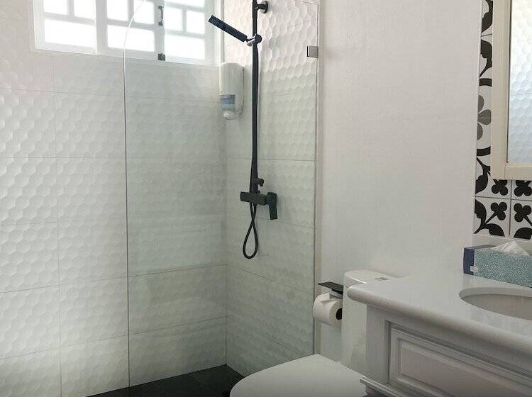 수피리어 룸, Fleur De Lys