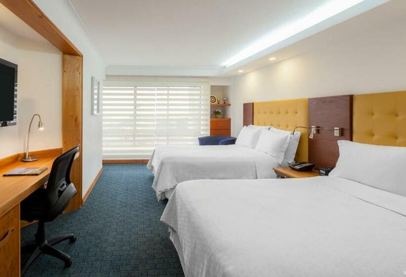 带2个双人床的标准工作室, Four Points By Sheraton Medellin