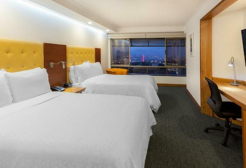 带2个双人床的标准工作室, Four Points By Sheraton Medellin