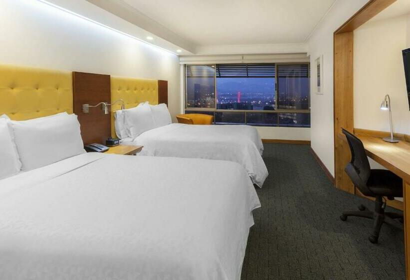带2个双人床的标准工作室, Four Points By Sheraton Medellin