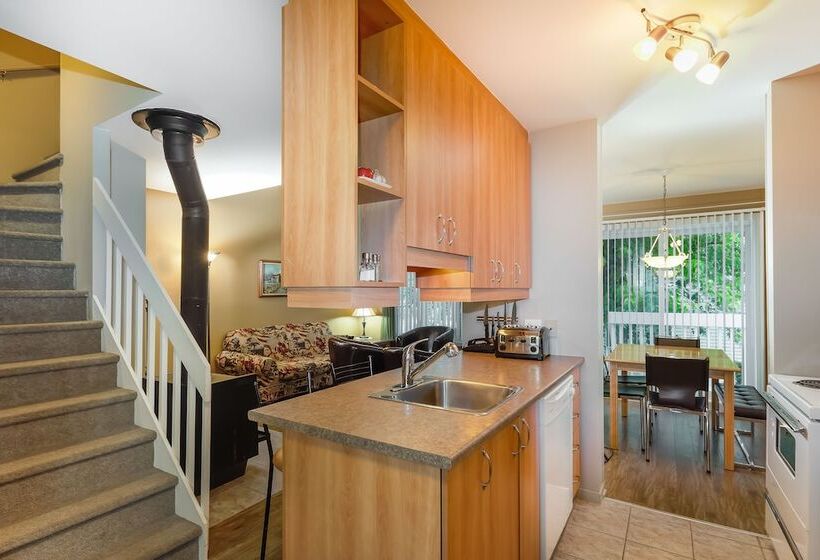 2ベッドルームアパートメント, Hebergement Montsteanne Condos