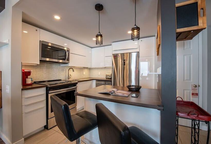 １ベッドルームのスーペリアアパートメント, Hebergement Montsteanne Condos