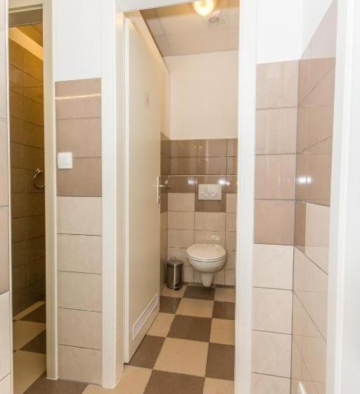 Łóżko we Wspólnym Pokoju, Hostel Petra Marina