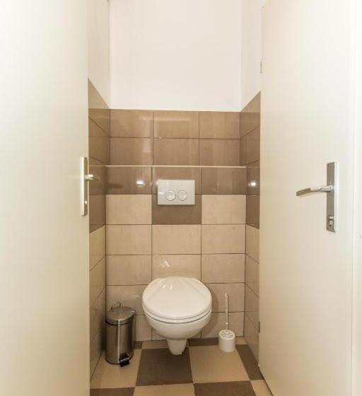 Łóżko we Wspólnym Pokoju, Hostel Petra Marina