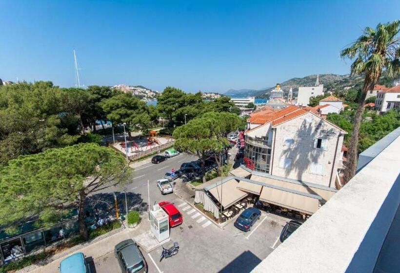 Łóżko we Wspólnym Pokoju, Hostel Petra Marina