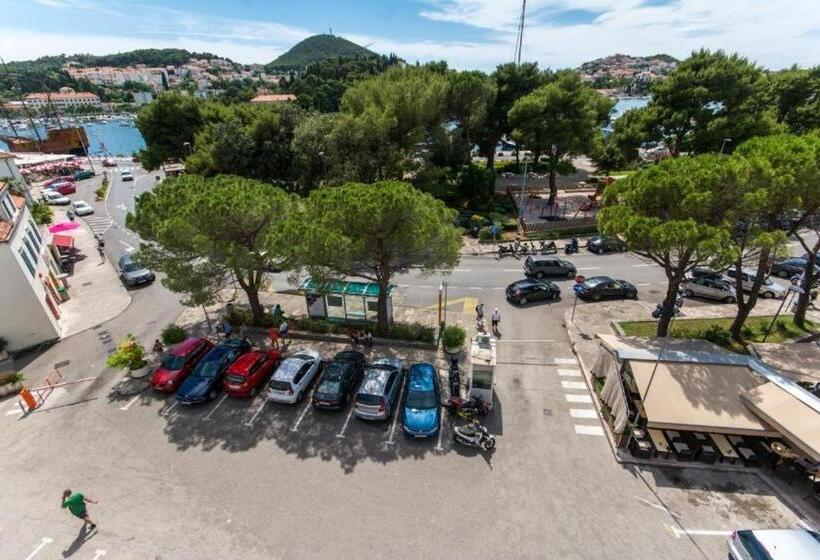 Łóżko we Wspólnym Pokoju, Hostel Petra Marina