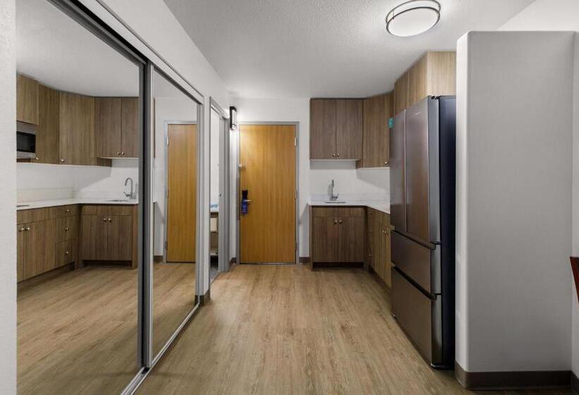 جناح سرير كينج, Surestay Plus By Best Western Brooks