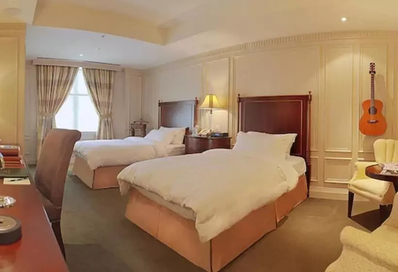 سوییت جونیور, Windsor Arms