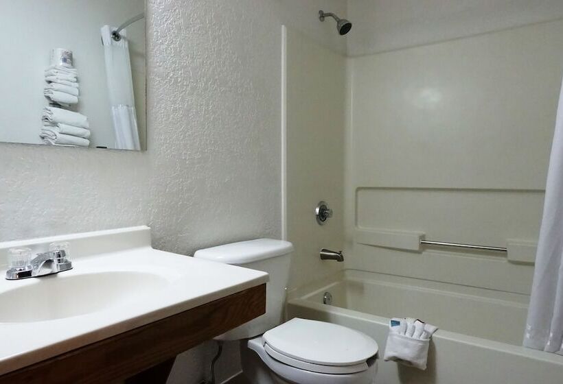 חדר סטנדרט שתי מיטות זוגיות, Super 8 By Wyndham Regina