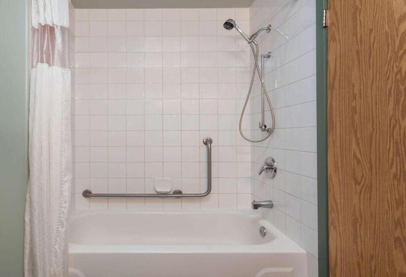 Zemin Kat Standart Oda, Super 8 By Wyndham Taber Ab