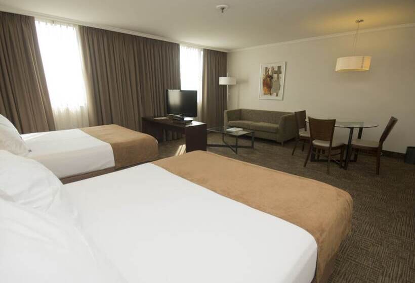 חדר משפחתי, Director Vitacura