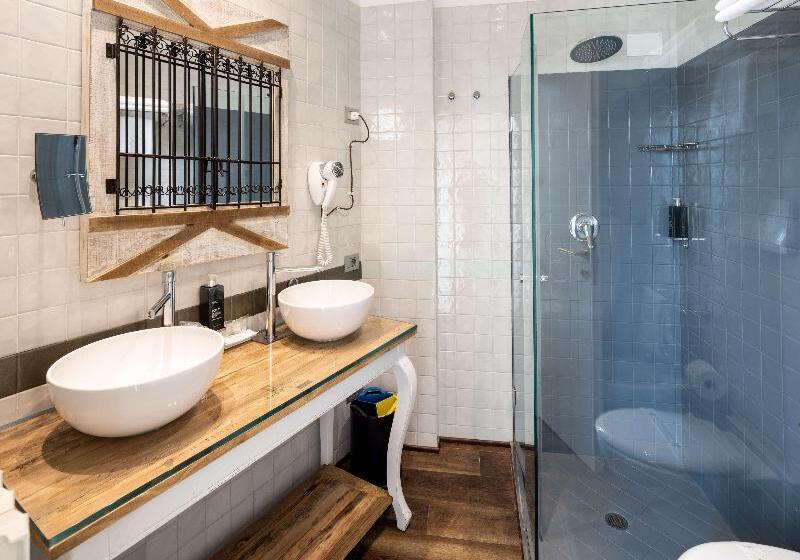 جناح جونيور, Hainan Junhua Haiyi