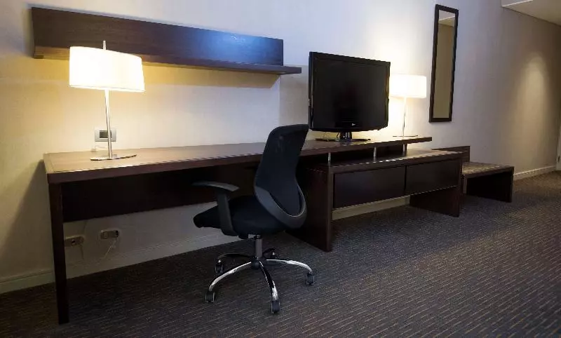 身障者適用キングサイズベッドルーム, Holiday Inn Express   Temuco, An Ihg