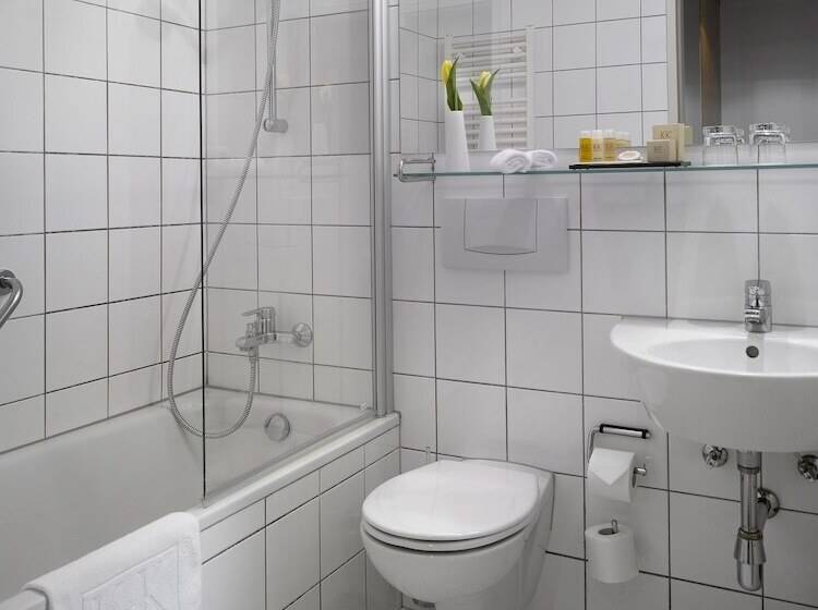 اتاق استاندارد با چشم‌انداز باغ, K+k Hotel Fenix