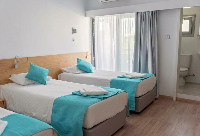 スタンダードトリプルルーム, Pyramos