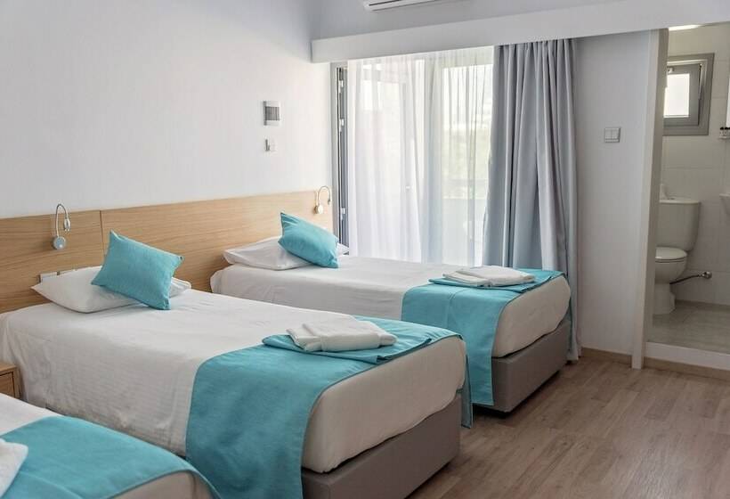 スタンダードトリプルルーム, Pyramos