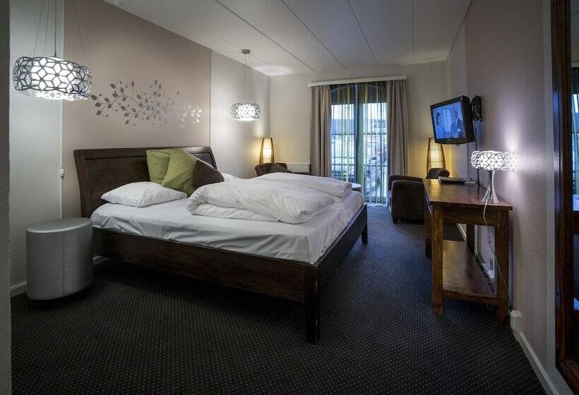 غرفة سوبيريور, Ry