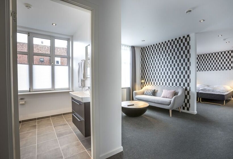 غرفة سوبيريور, Ry