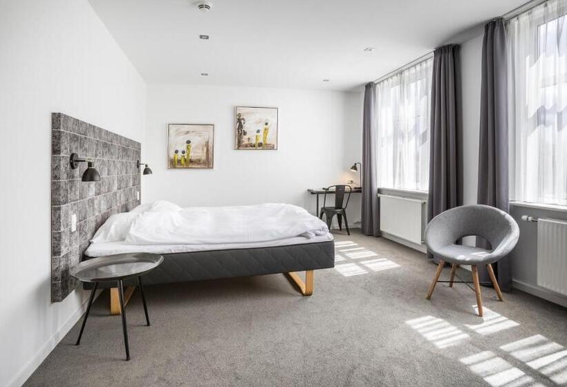 غرفة سوبيريور, Ry