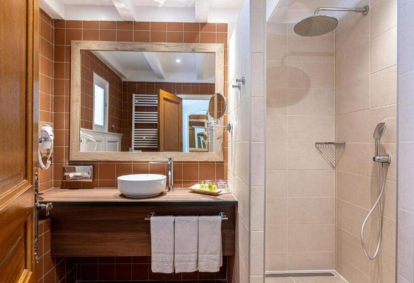 غرفة قياسية ثلاثية, Les Bains Gardians