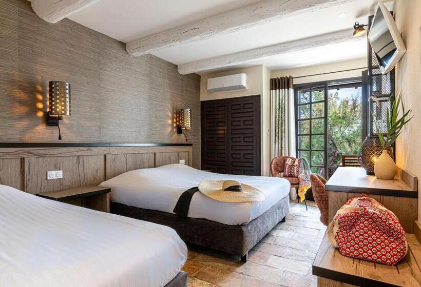 غرفة قياسية ثلاثية, Les Bains Gardians