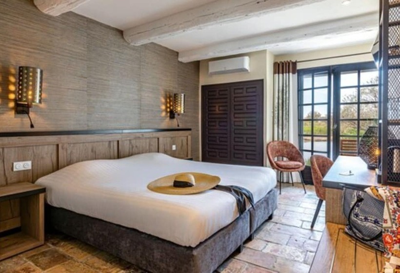 غرفة قياسية, Les Bains Gardians