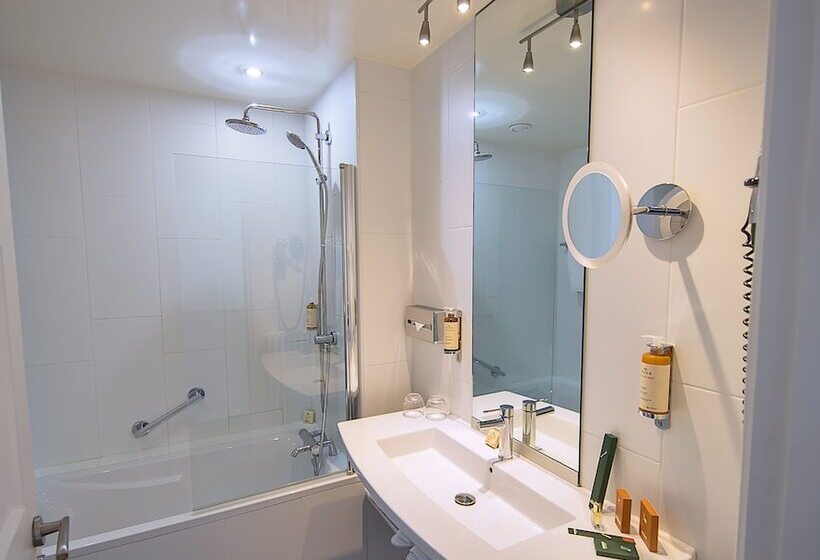 جناح جونيور مطلّ علي البحر, Best Western Plus La Corniche