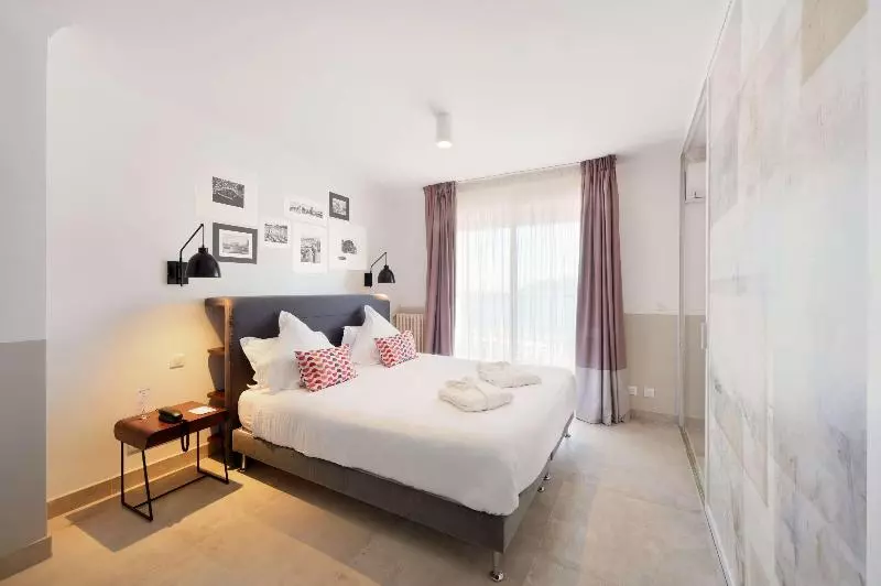 オーシャンビュースイート, Best Western Plus La Corniche