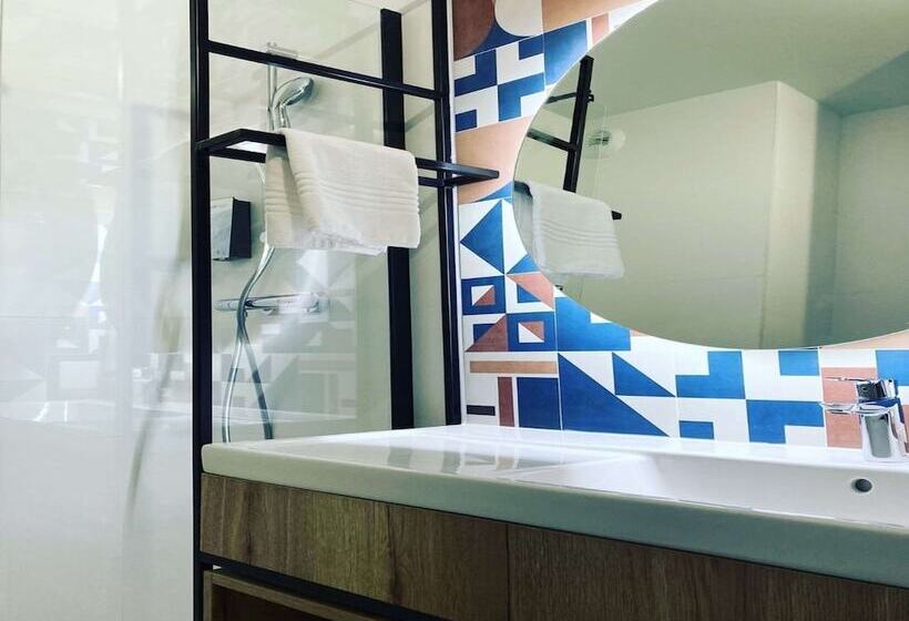 Номер Стандарт Двуспальная Кровать, Campanile Perpignan Nord Aéroport