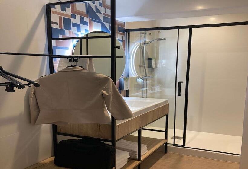 Номер Стандарт Двуспальная Кровать, Campanile Perpignan Nord Aéroport