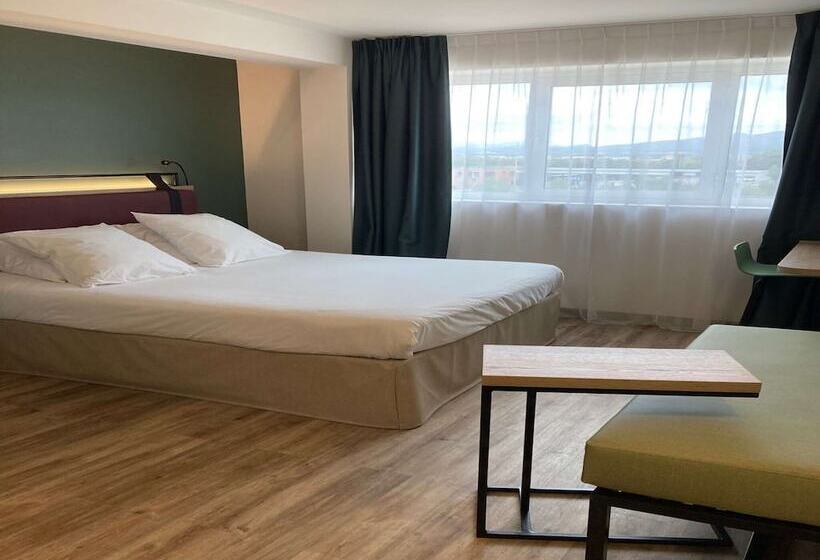 Номер Стандарт Двуспальная Кровать, Campanile Perpignan Nord Aéroport