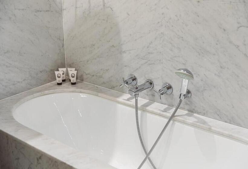 庭の見えるジュニアスイート, Hôtel De L Abbaye