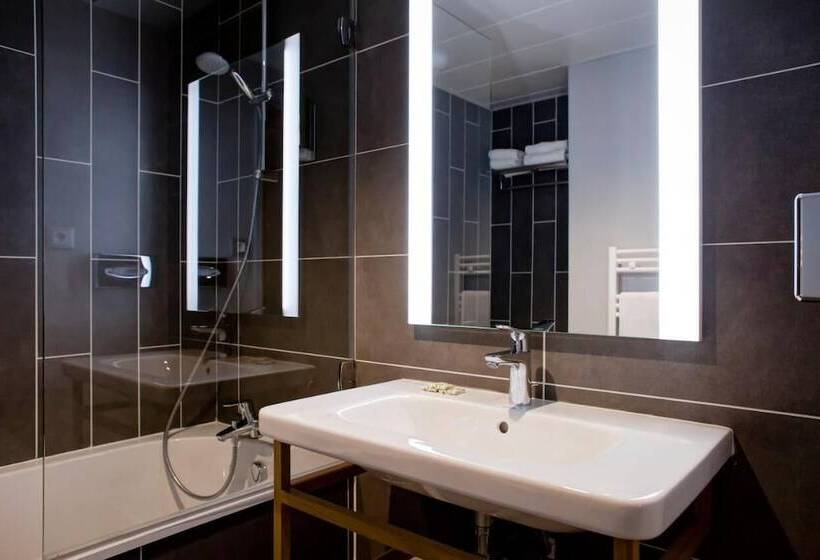 标准三人间, Des Remparts Perrache