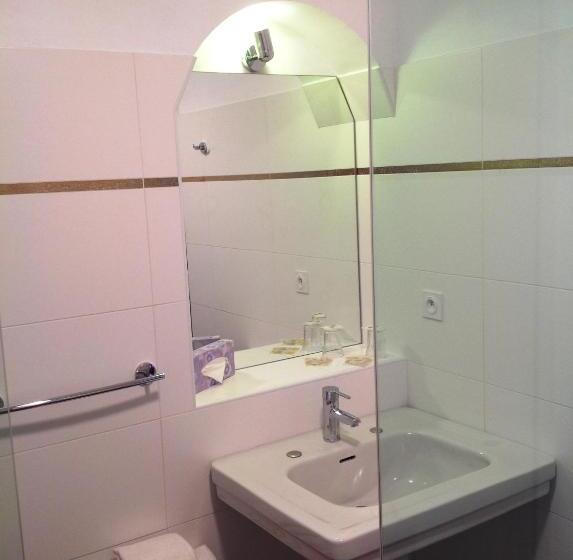 4인용 스탠다드 룸, Grand Hôtel De La Poste