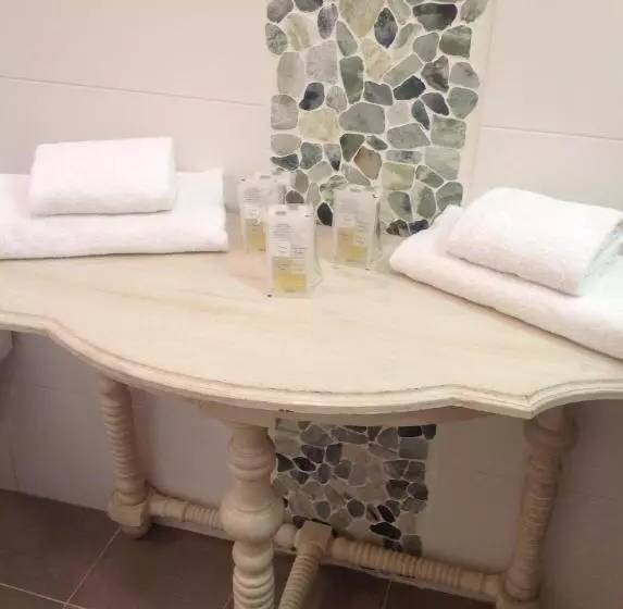 スタンダード４人部屋, Grand Hôtel De La Poste