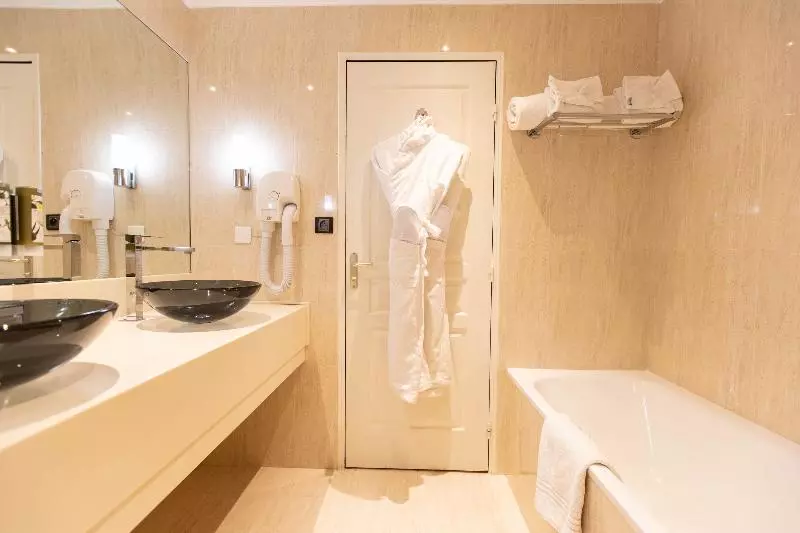 اتاق اجرایی, Mouratoglou Hotel & Resort