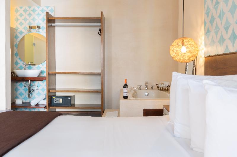 家庭间, Mouratoglou Hotel & Resort