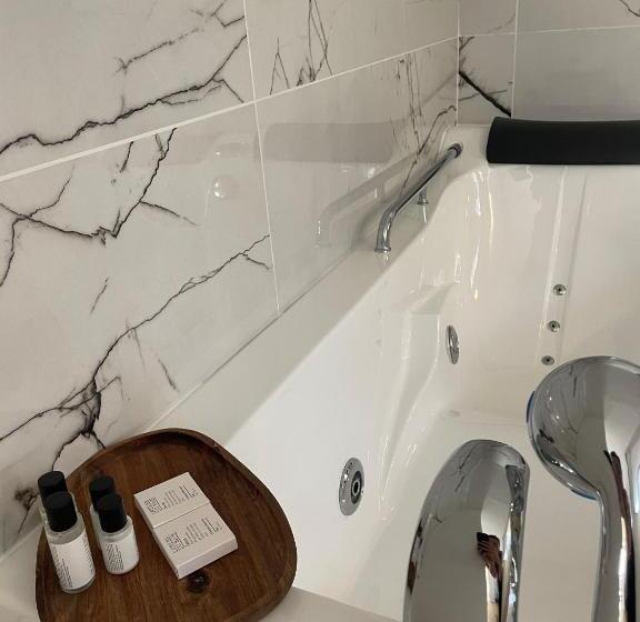 带按摩浴盆的套房, Hôtel Gallia Cannes