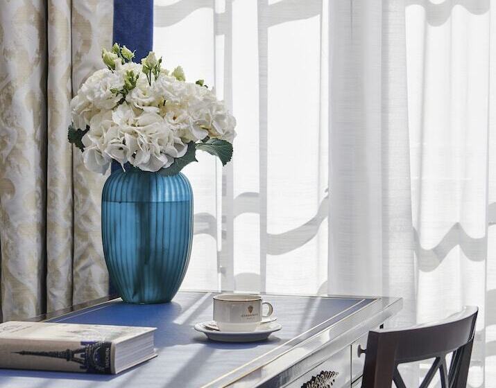 Classic room with balcony, Intercontinental Paris Le Grand, An Ihg