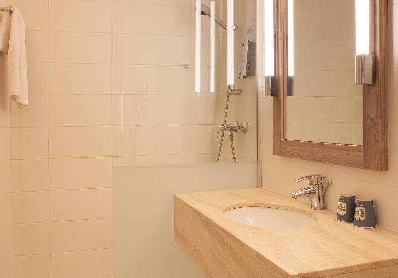 Трехместный Номер Superior, Kyriad Paris Est  Bois De Vincennes