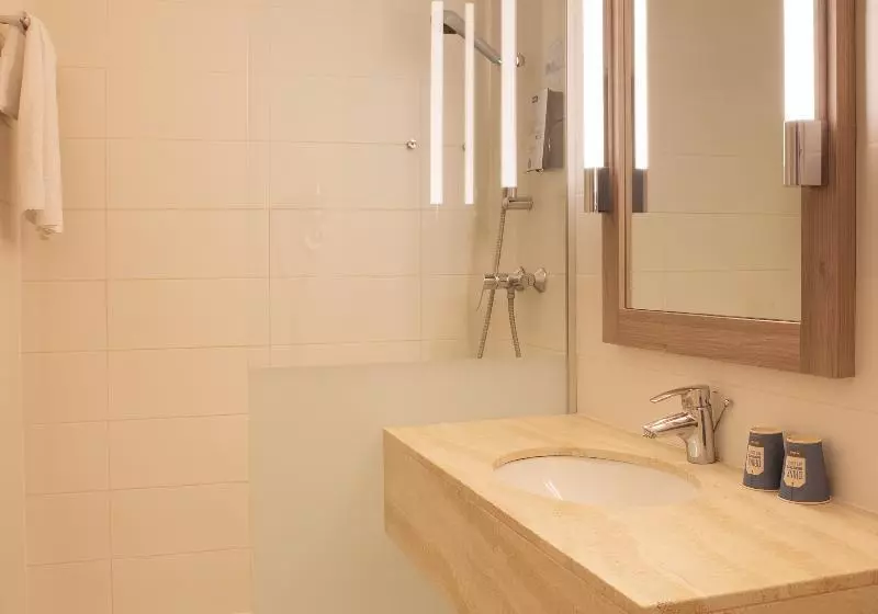 スーペリアトリプルルーム, Kyriad Paris Est  Bois De Vincennes