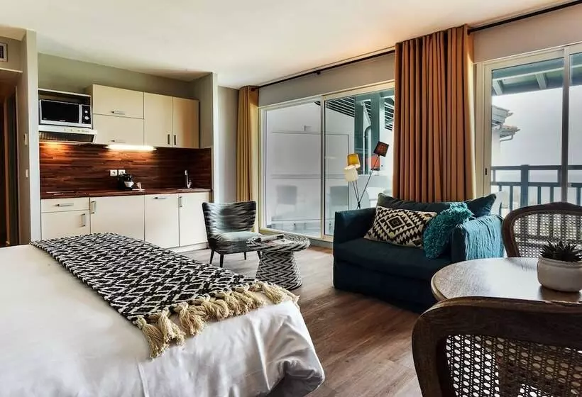 استودیو خانوادگی, Hôtel Et Résidence La Réserve