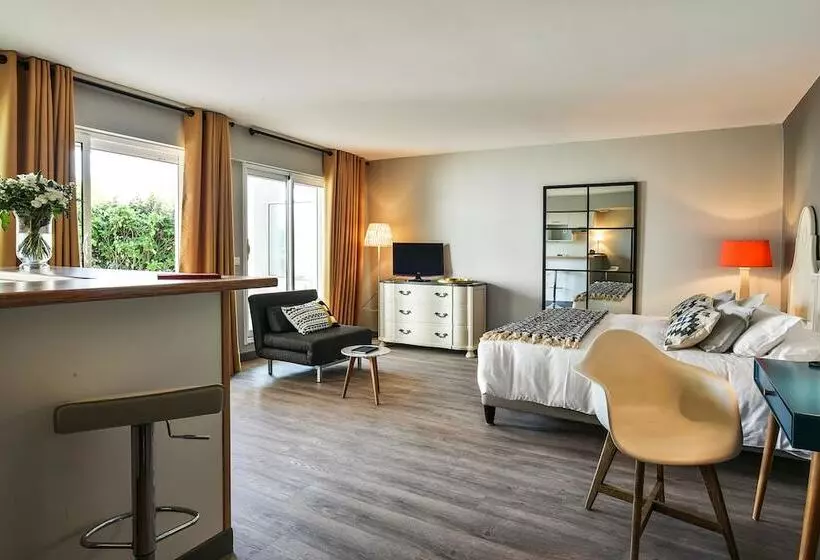 استودیو خانوادگی, Hôtel Et Résidence La Réserve