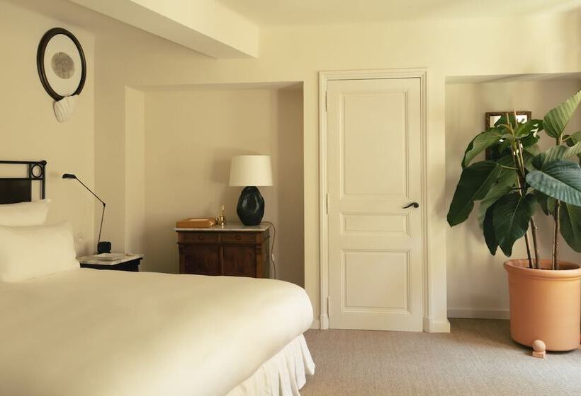 クラシックルーム, La Ponche