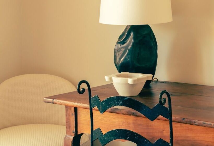 クラシックルーム, La Ponche