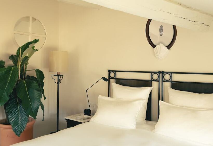 クラシックルーム, La Ponche