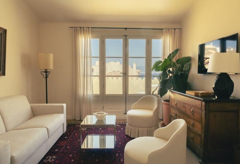 オーシャンビュースーペリアースイート, La Ponche