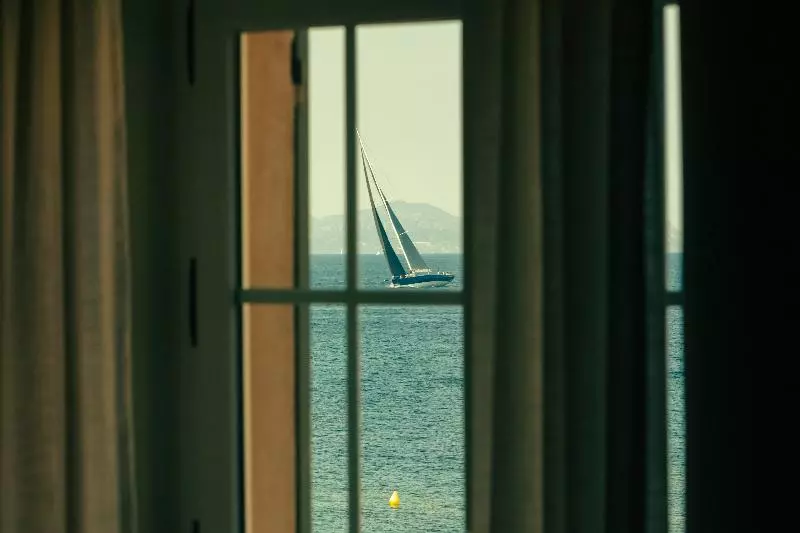 Juniorsviitti Merinäkymä, La Ponche