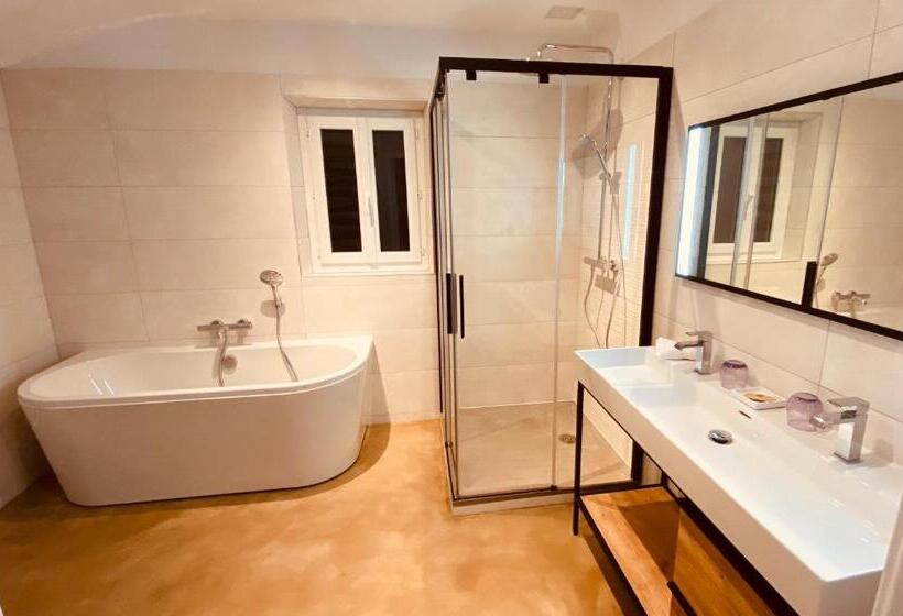 סוויטת ג'וניור, Le Manoir De L étang