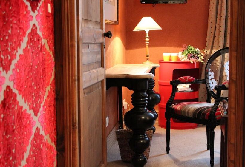 اتاق سوپریور, Prince De Conde